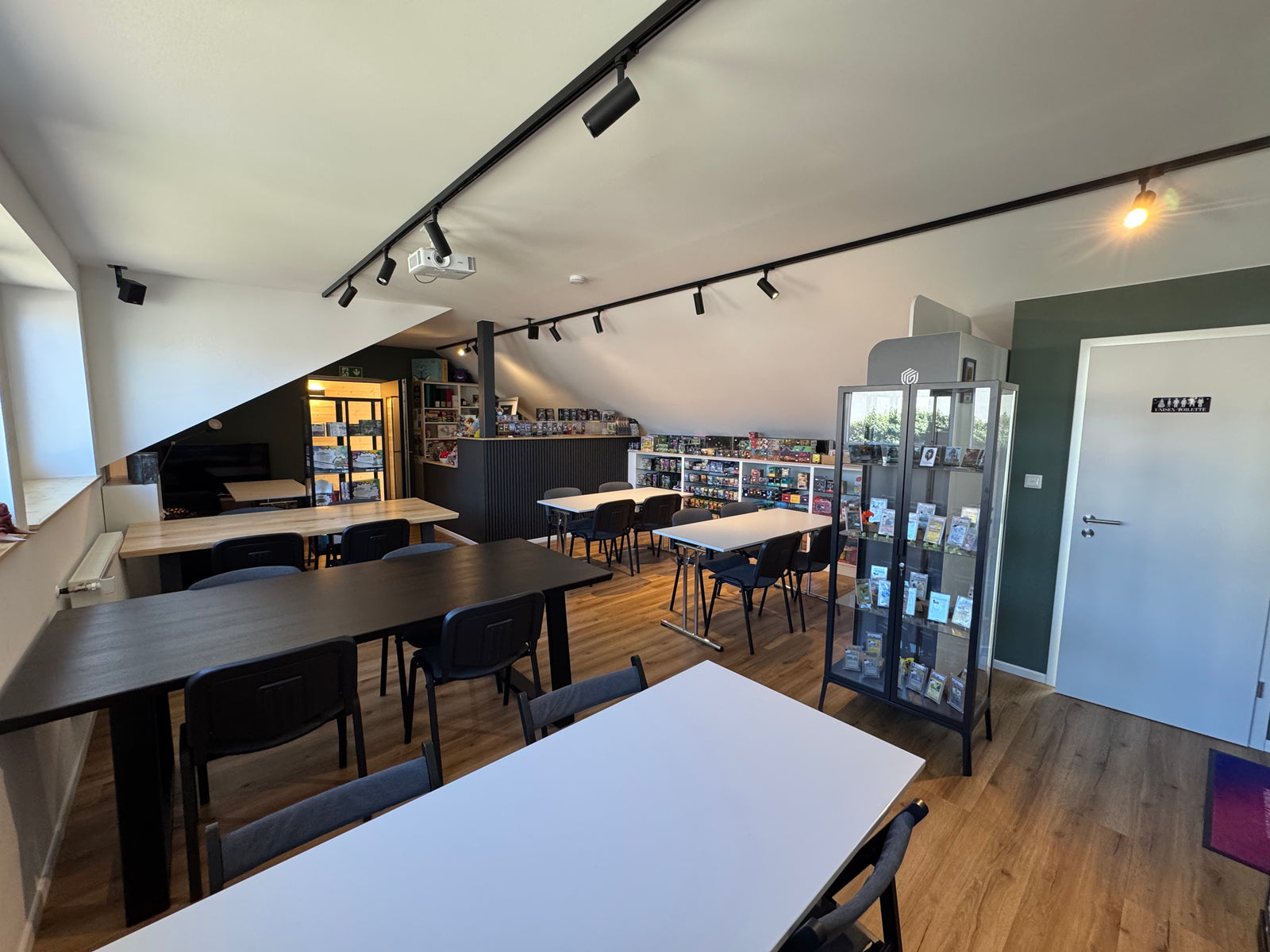 Moon-Shadow Store, der Treffpunkt im Main-Spessart